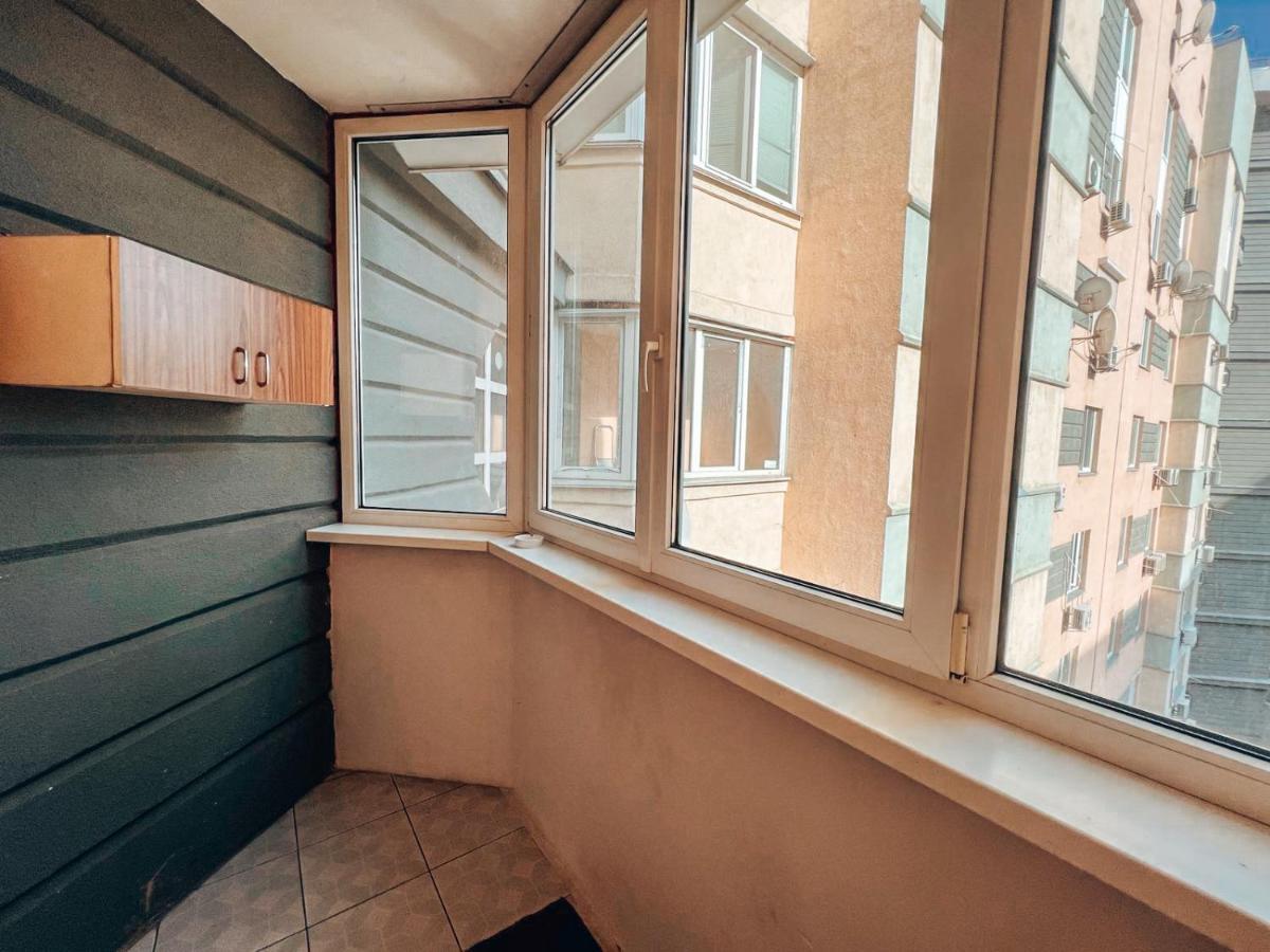 Cozy Apartments On The Left Bank Kiev Exterior foto